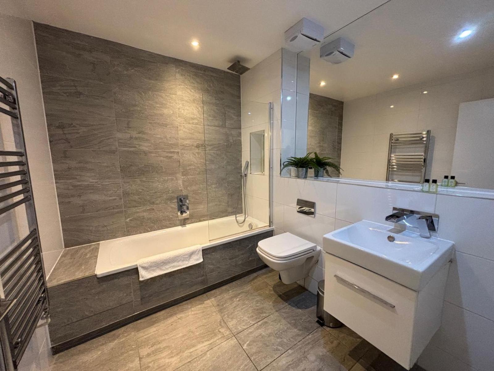 City Aldgate Apartments London Eksteriør billede